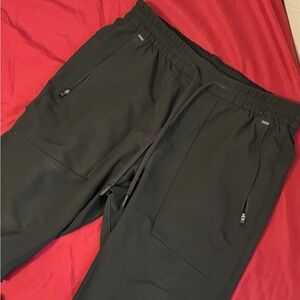 Lululemon license to train pants